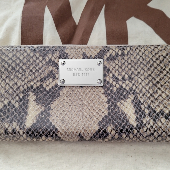 Michael Kors python snakeskin purse - Picture 7 of 9